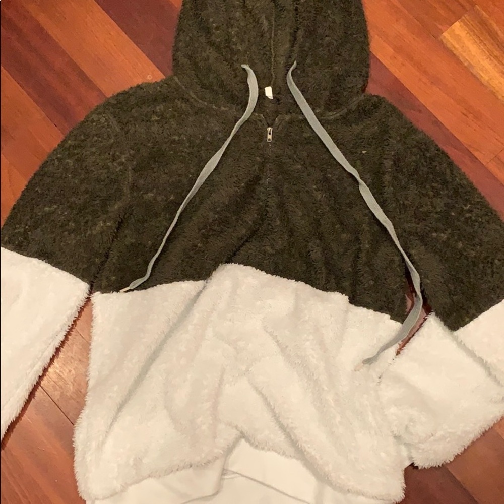 Dark green and white Sherpa
